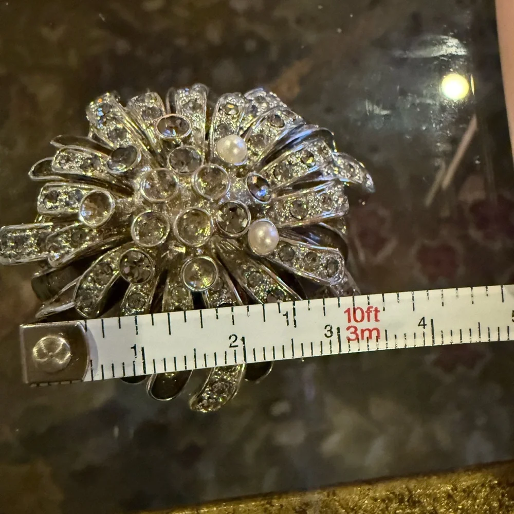 Vintage Brooch Rhinestone and Pearl Silver - Picture 9 of 10